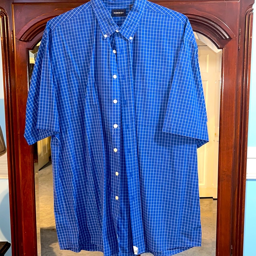 Harbor Bay men’s buttoned down short sleeve shirt. Blue. Size 2lXLT for $19.00.